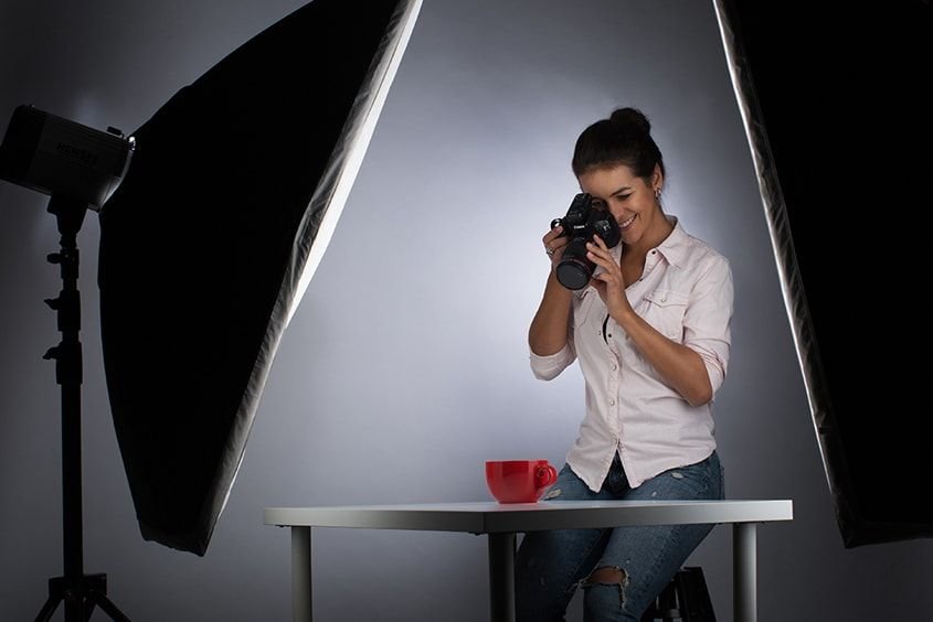 фотограф в студии. Subject photography. мужчина на горе. атрибуты фотографа. пробег canon 5d mark iv.