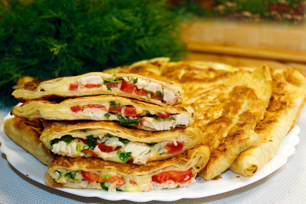 лаващс фаршем в духовке. лаваша колода 2022. вкусные закуски из лаваша. горячая закуска из лаваша. быстрая закуска из лаваша.