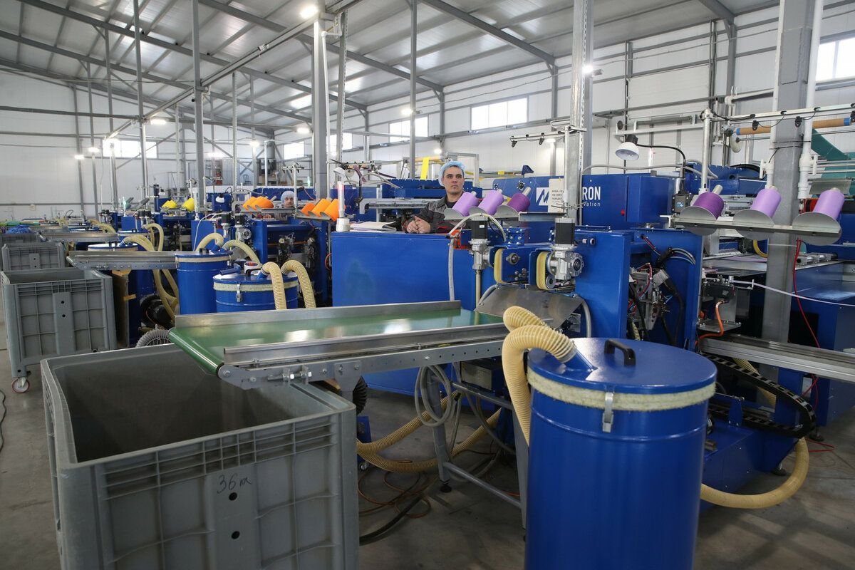 Производство. Производство микрофибры. Микрофибра завод. Микрофибра нижнекамск. Сушильная машина для производства тканей.