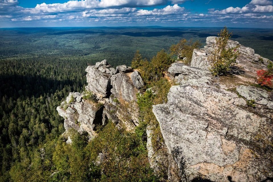 Пермские горы. Полюдов камень Пермский край. Гора Полюд Пермский край. Пермь гора Полюдов камень. Полюд гора Красновишерск.