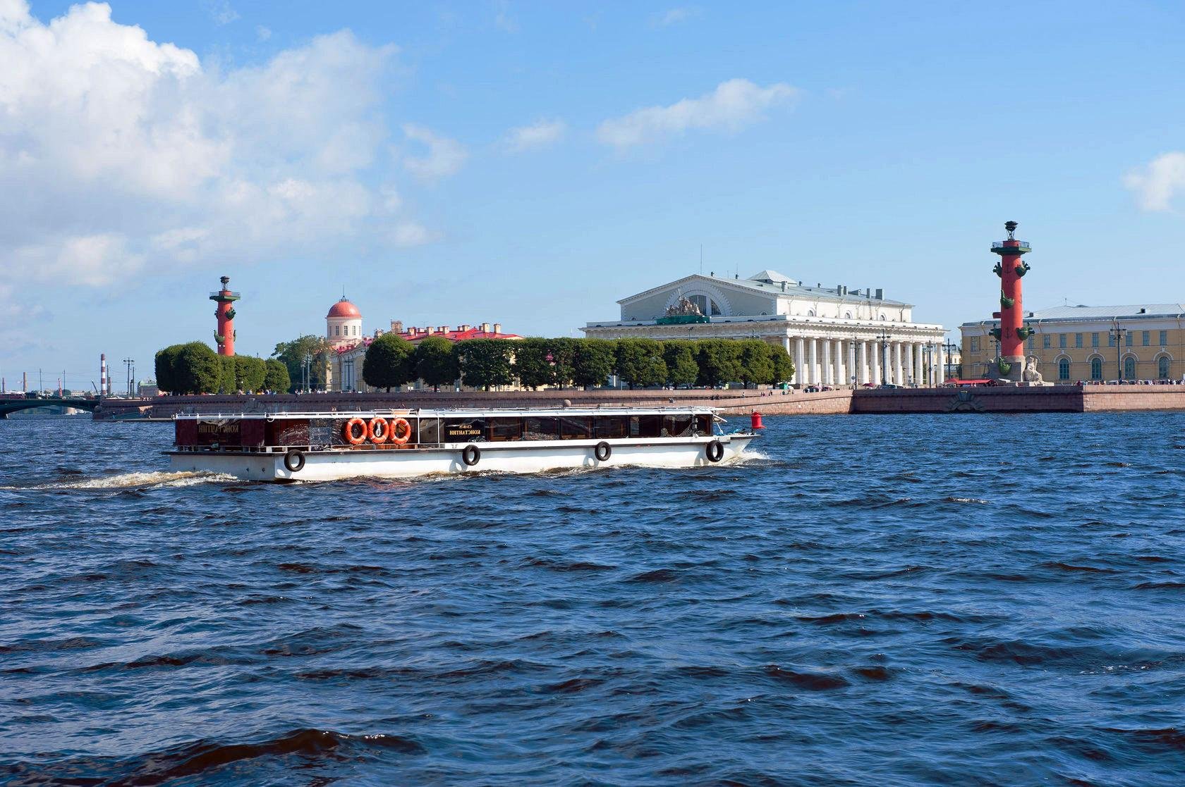 Покататься на теплоходе в санкт петербурге. Теплоход Северная Венеция Санкт-Петербург. Теплоходная прогулка Санкт-Петербург Северная Венеция. Теплоход Северная Венеция. Теплоходная экскурсия Северная Венеция.