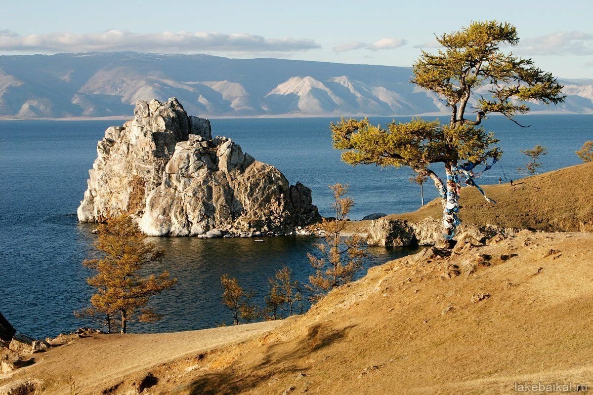 Скала Шаманка на острове Ольхон