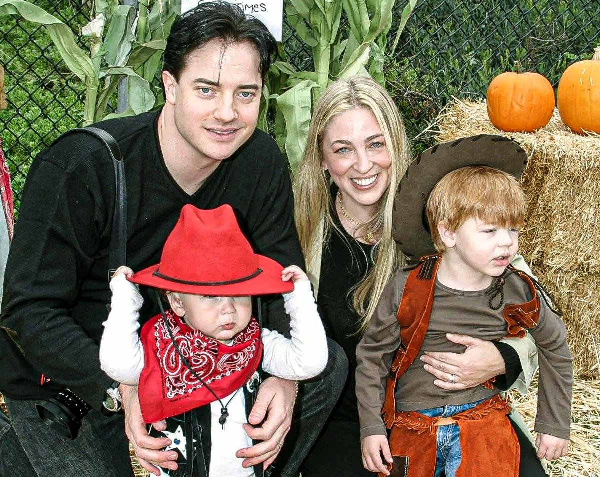 Брендан Фрейзер с женой и детьми