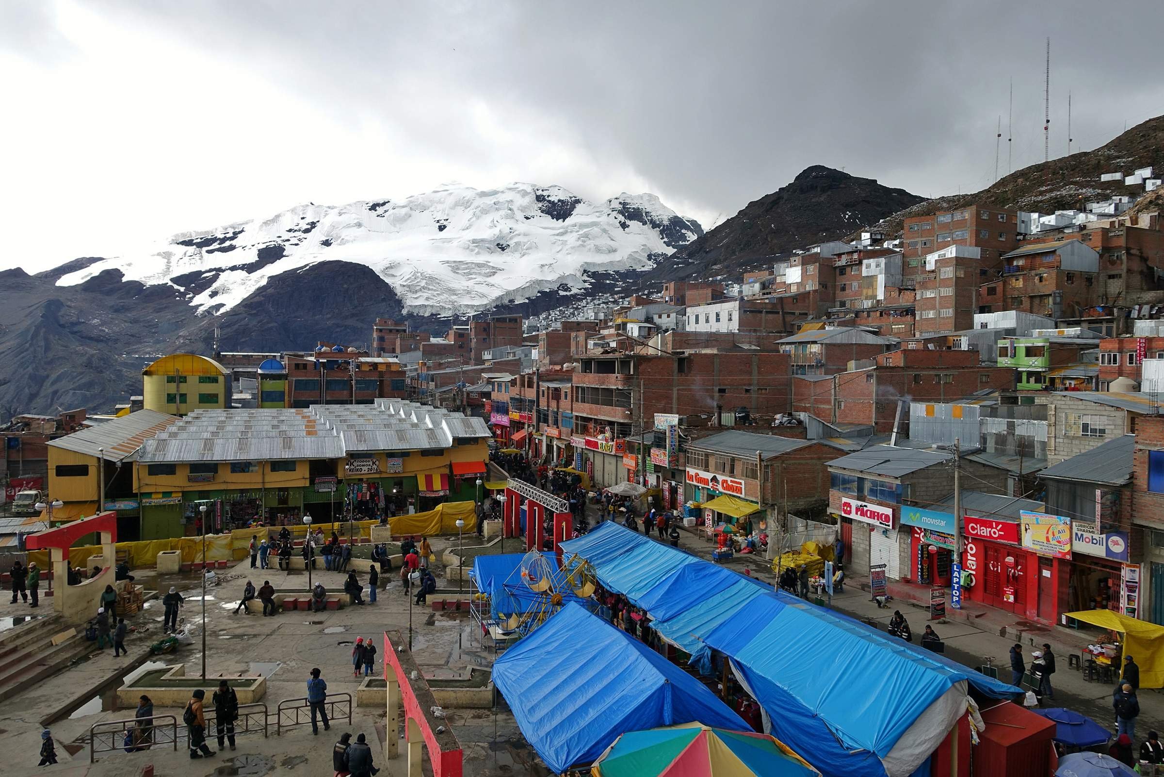 La peru. Ла-Ринконада (Перу, 5100 м). Ла-Ринконада Перу. Ла-Ринконада (la Rinconada), Перу. Рабочий городок ла-Ринконада в Перу.