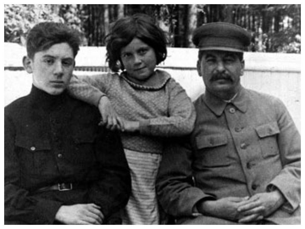 Дети василия сталина их судьба. Сталин Иосиф правнук. Сталин Иосиф Виссарионович дети.