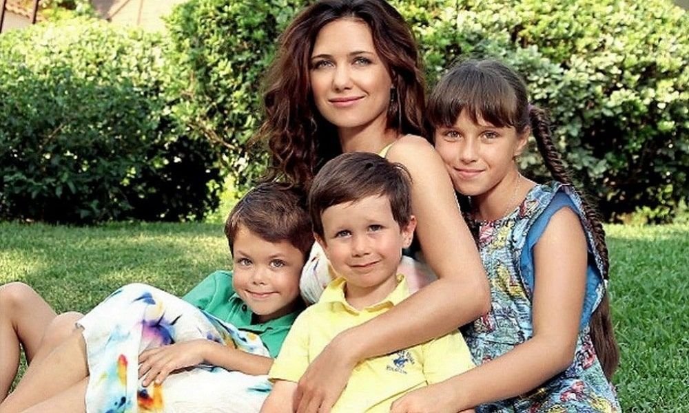 актриса два сына. иван жидков. иван жидков фото. сергей кулишенко муж татьяны абрамовой фото. два отца и два сына сериал 2013–2016.