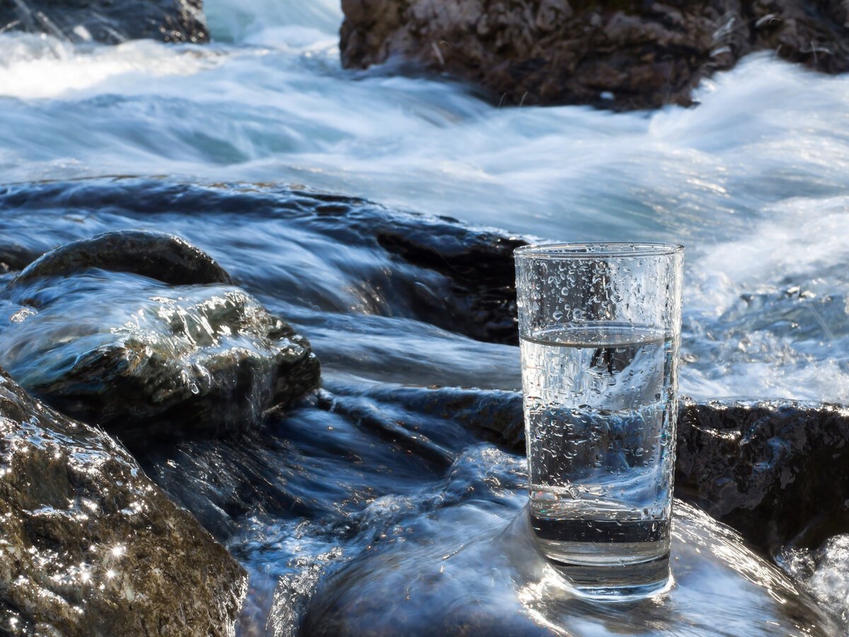 Источники пресной. Природная вода. Питьевая вода. Родниковая вода. Источники питьевой воды.