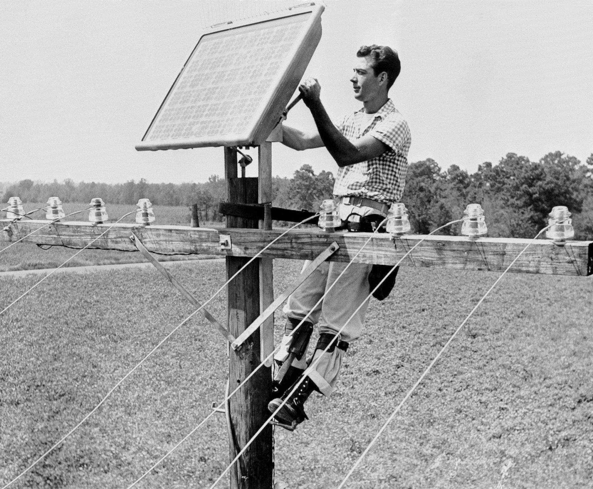 Фото первой солнечной батареи