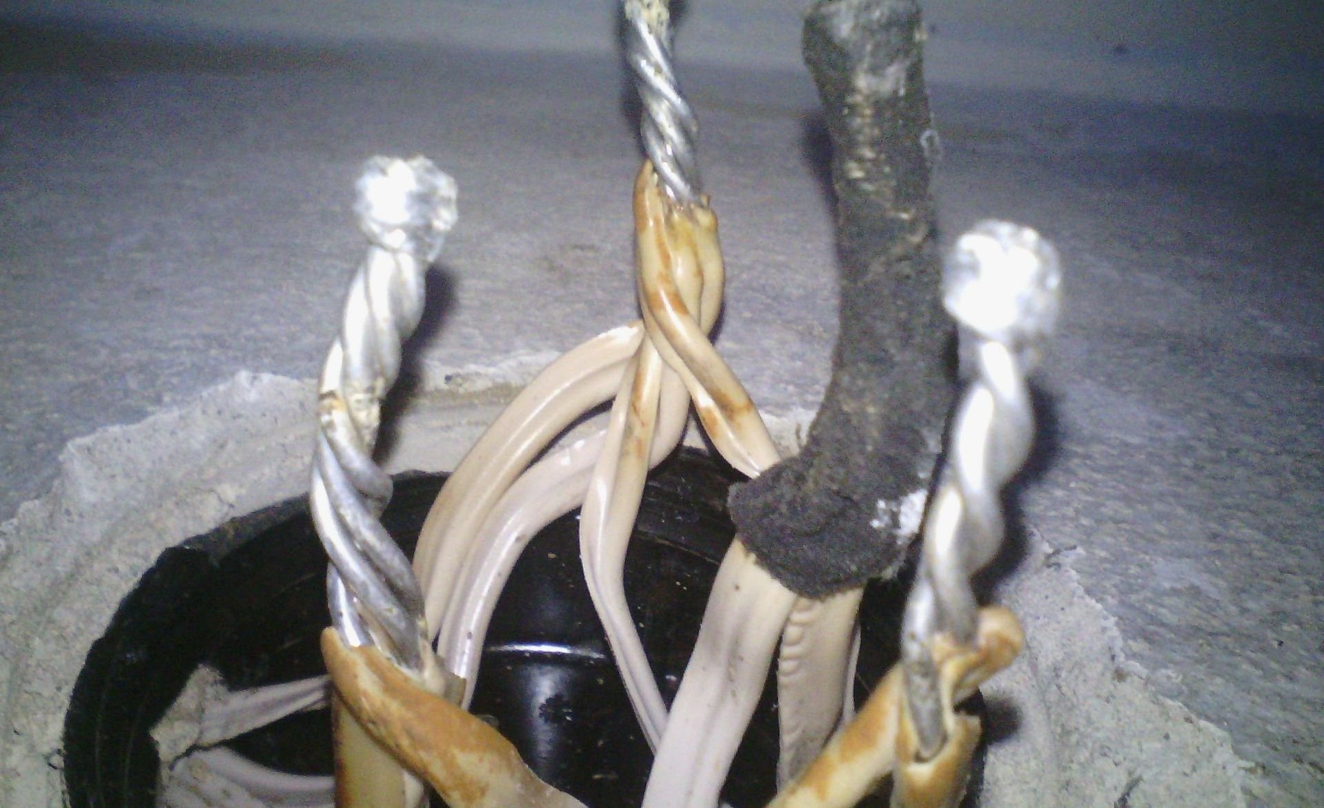 Провода. Проводка ссср алюминий 4кв. Как сделать соединение алюминия с медью. Можно ли использовать алюминиевые провода. Можно ли использовать алюминиевые провода.