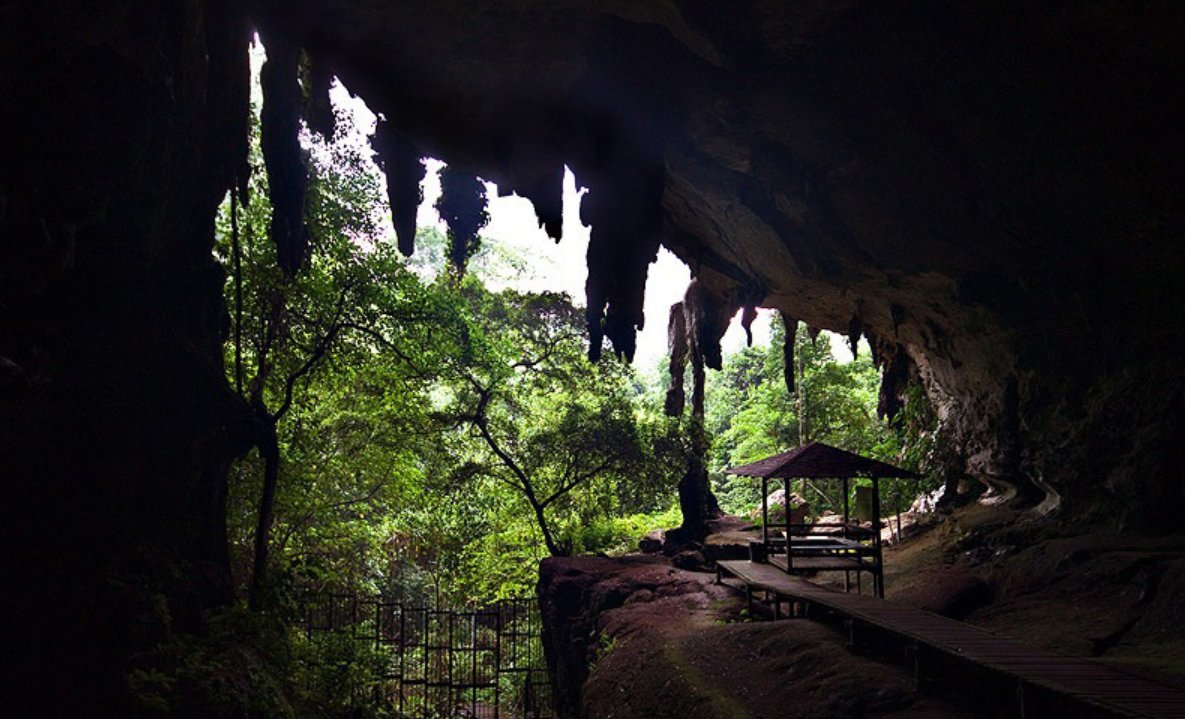 Пещера острова Килимантан