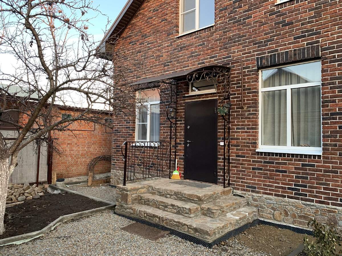 Дом из бутового кирпича