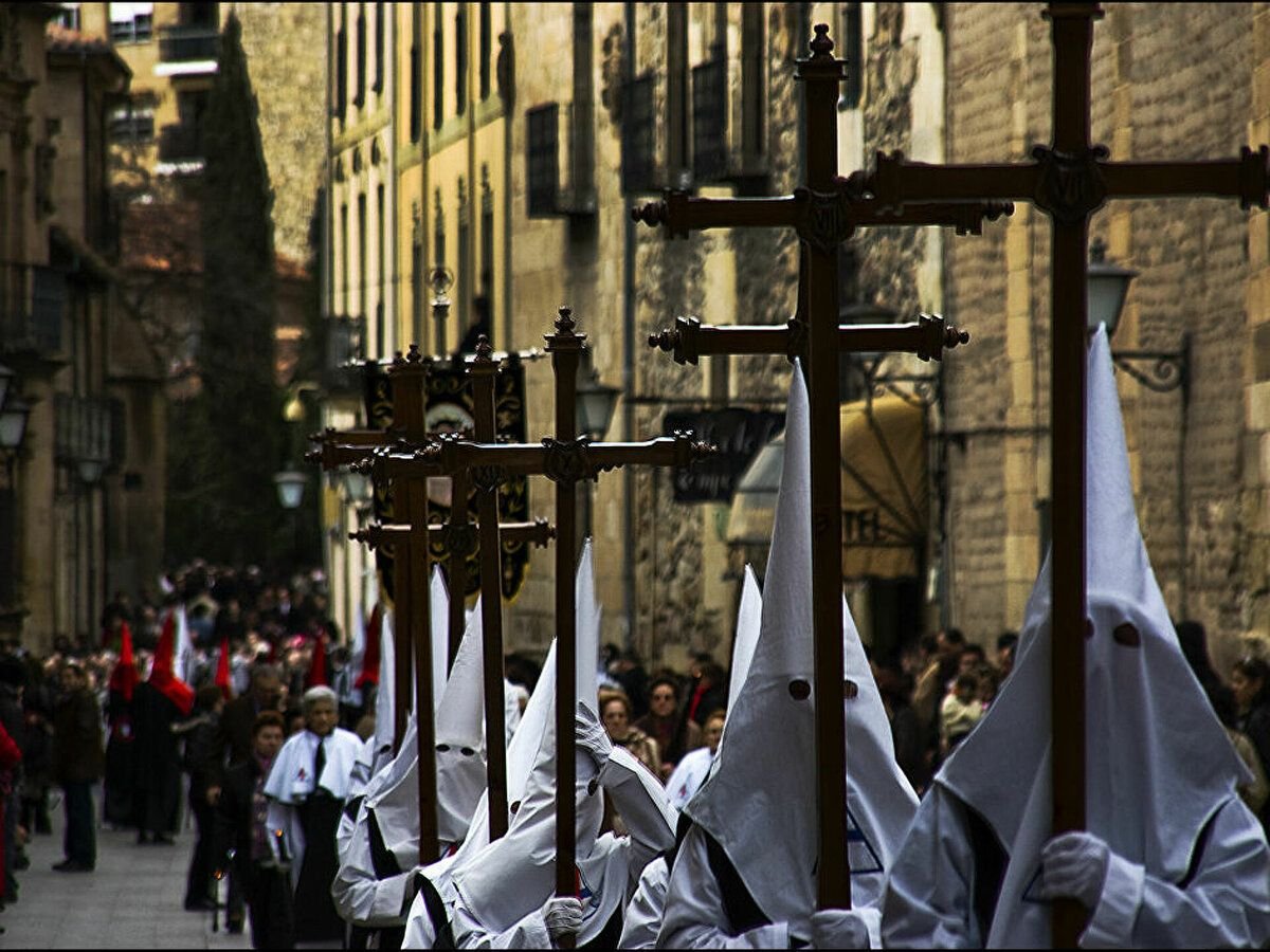 Пасха в испании 2024 год. Семана Санта в Испании. Semana Santa — страстная неделя в Испании. Семана Санта в Андалусии. Праздник Санта Семана.