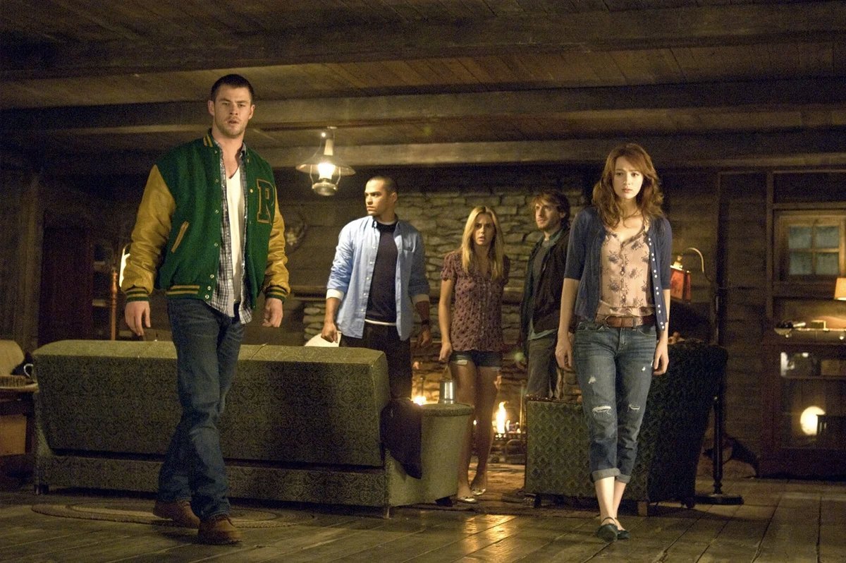 Хижина в лесу 2022. Хижина в лесу \ the Cabin in the Woods (2012). Брэдли Уитфорд Хижина в лесу.