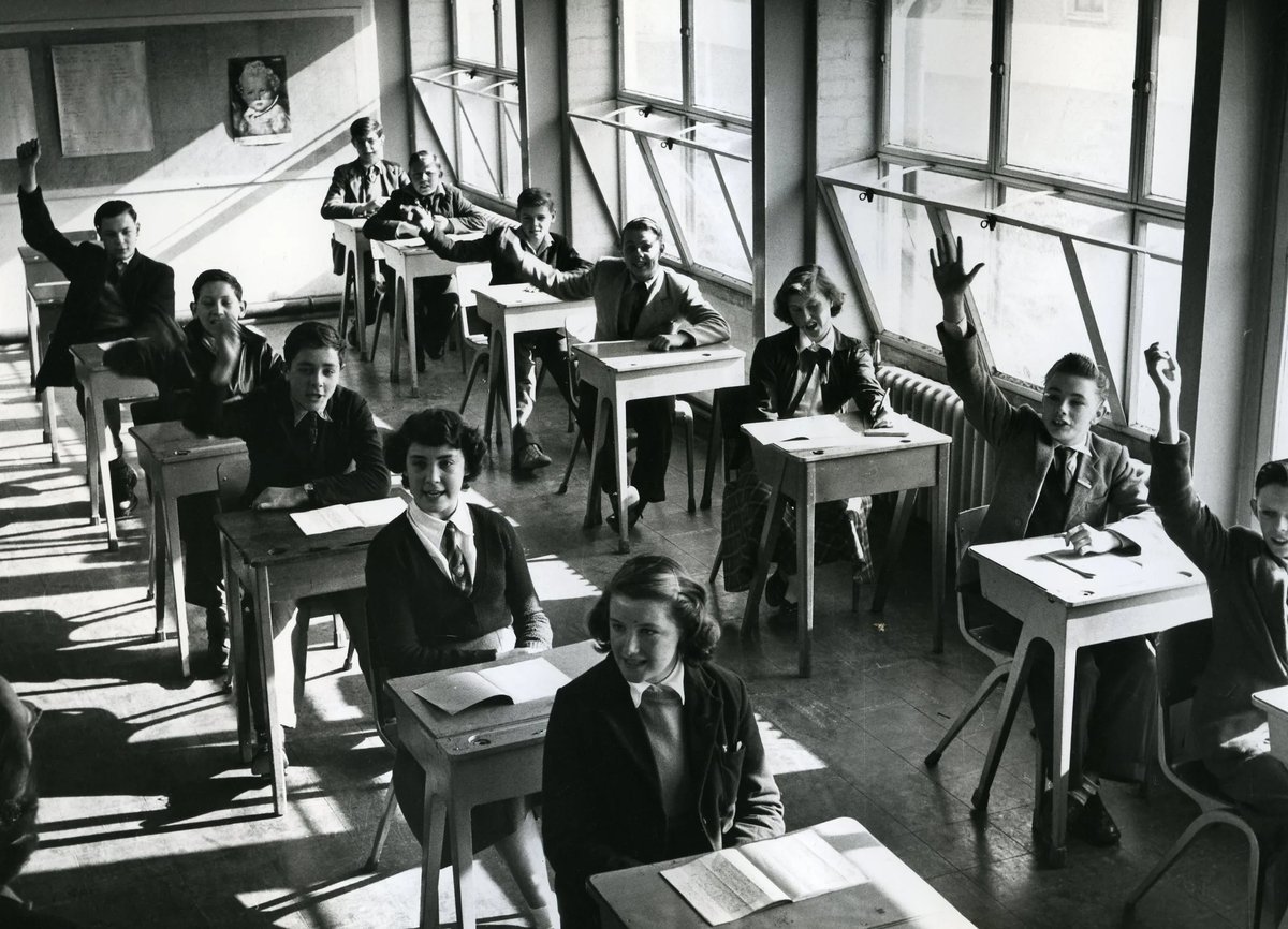 Classroom 18. Американская школа 1950-е. Школа США 1980х. Образование 1950. Американская школа класс с учениками.