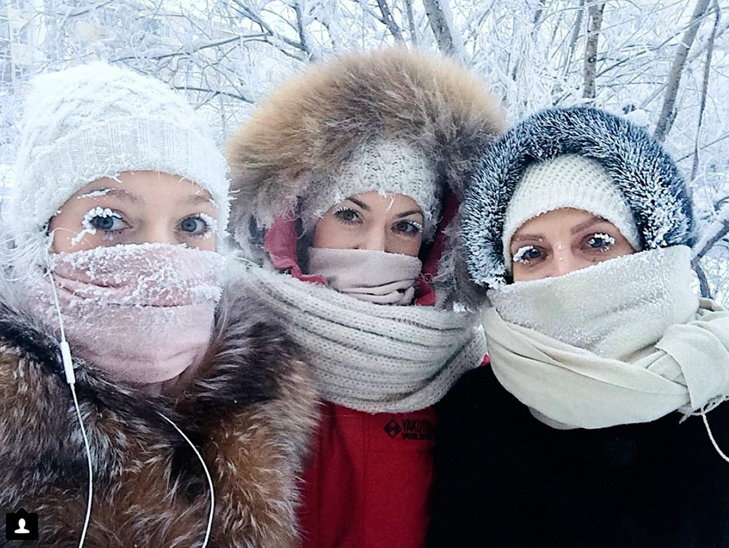 Холодно ли ребенку. Оймякон Мороз. Шапка Баск Оймякон. Оймякон Мороз минус 60. Анастасия Груздева Якутия.