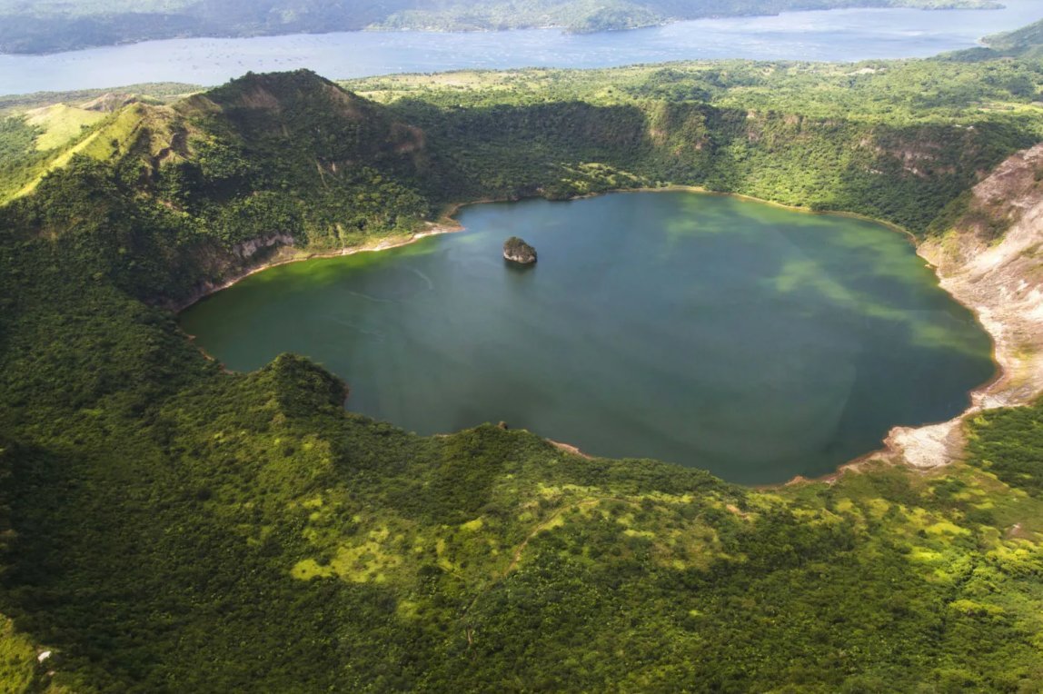 Остров Лусон озеро Тааль Филиппины