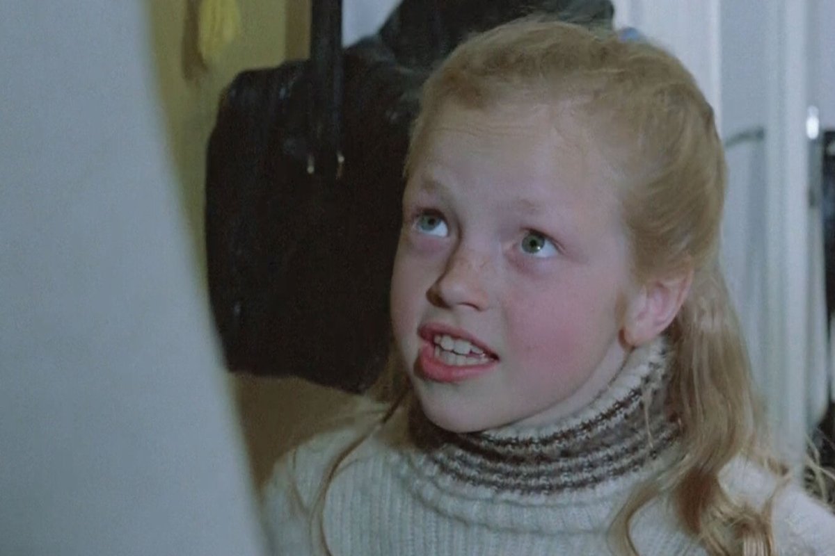 три белых коня поет девочка. чародеи фильм 1982 нина на лошади. танец три белых коня. чародеи 1982. чародеи фильм 1982 нина.