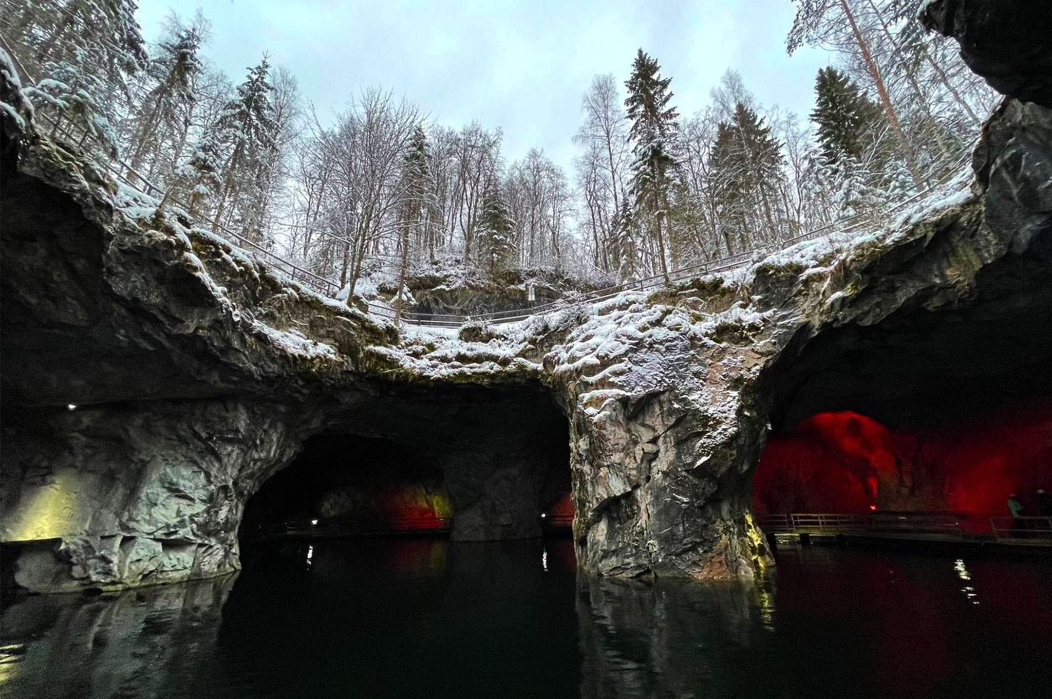 Фото парка рускеала. Карелия парк Рускеала. Рускеала Штольня. Карелия мраморный каньон Рускеала. Мраморный карьер Рускеала.