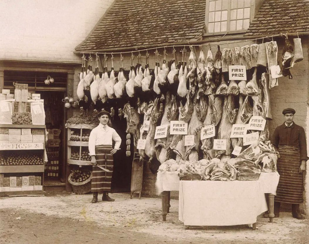 Торговля англии в 19 веке. Мясная Лавка Англия 19 век. Мясная Лавка Лондон 19 век. Лавки Англии 19 века. 19 Век Москва мясная Лавка.