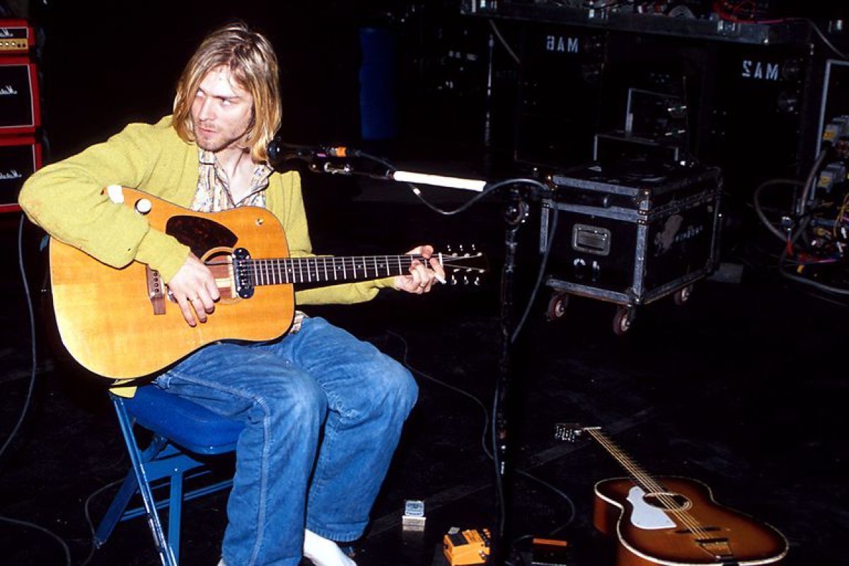 Nirvana guitar. Курт Кобейн и Nirvana. Курт Кобейн с гитарой. Нирвана Курт Кобейн с гитарой. Группа Нирвана Курт Кобейн.