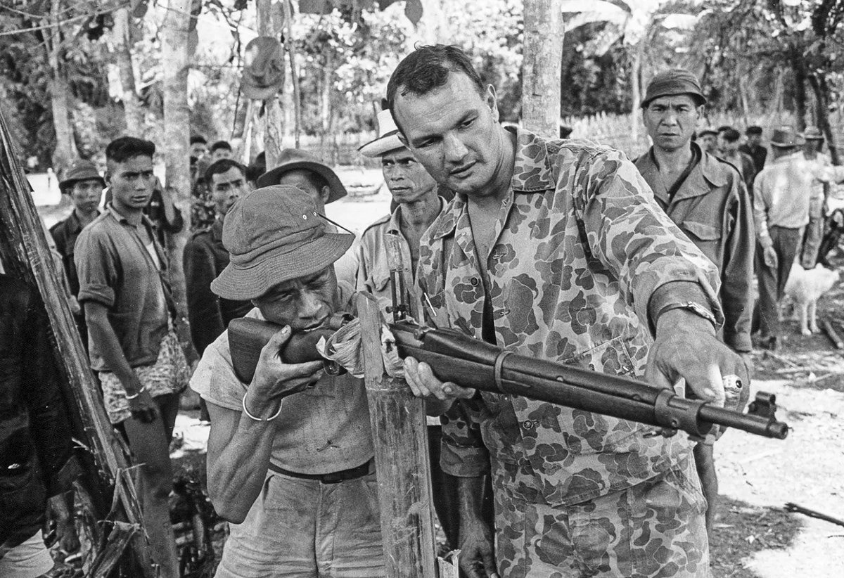 1965 год вьетнам. Советские солдаты во Вьетнаме. Советские офицеры во Вьетнаме.