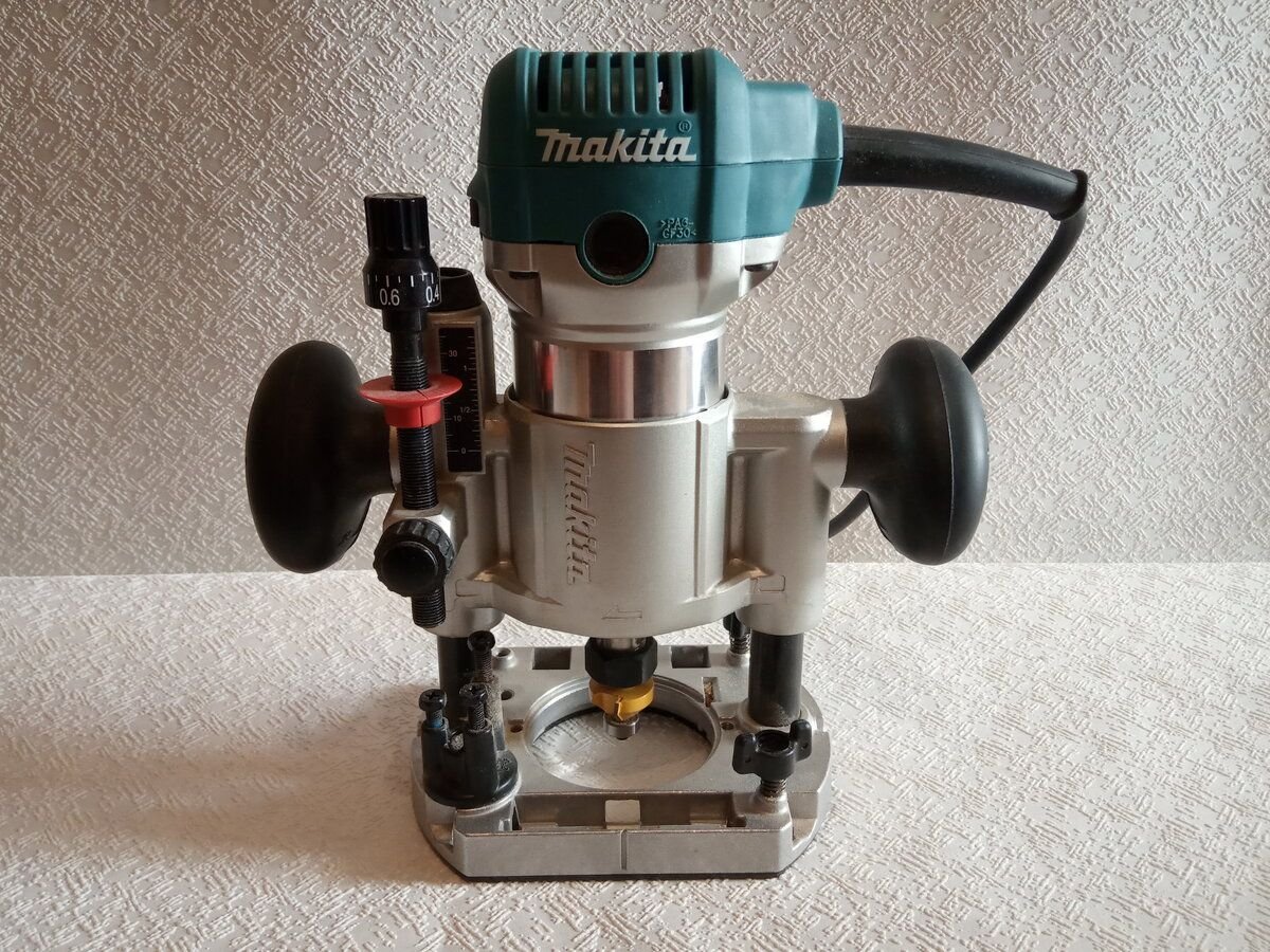 Makita rt0700cx2 в стол