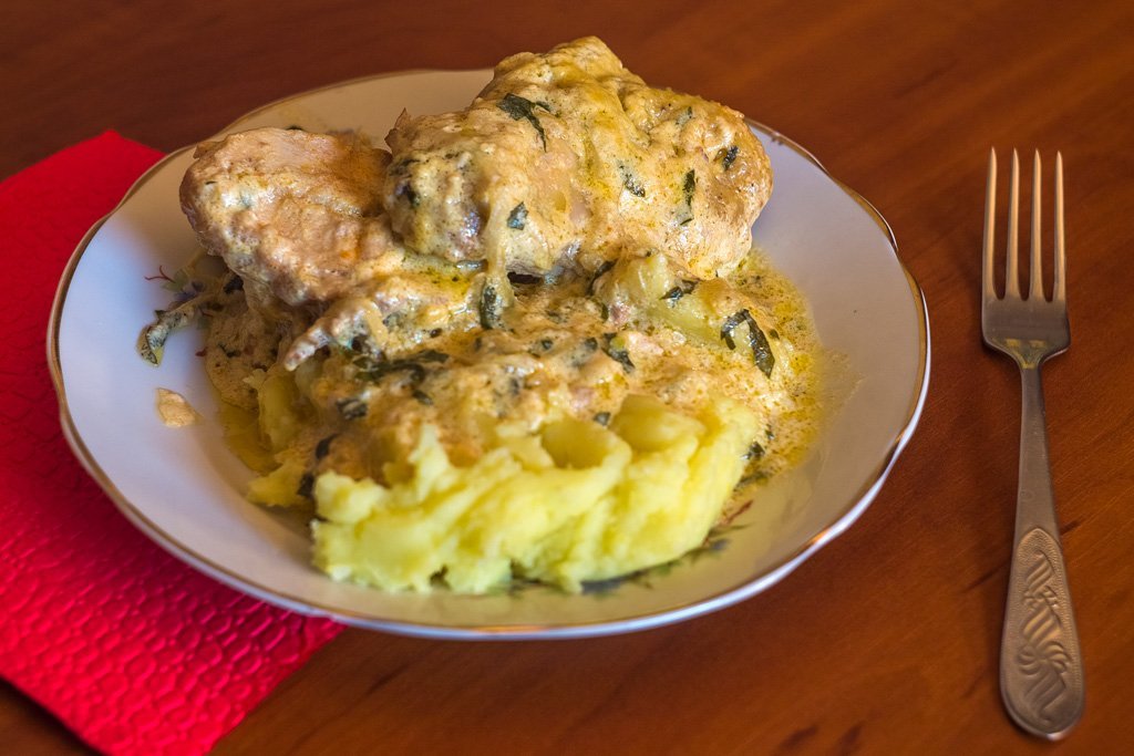 Балкарцы гедлибже. Гедлибже по кабардински. Гедлибже блюда с описанием. Гедлибже (курица, тушенная в сметане). Кабардинское блюдо гедлибже.