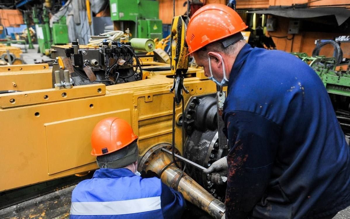 Переработанный пластик. Переработка пластика. Мусоросортировочный завод. Красноярская фабрика мусоросортировочный завод. Завод по сортировке мусора дзержинск.