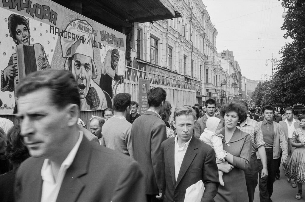 Поэты оттепели. Шестидесятники в СССР. Шестидесятники и Маяковский. Писатели шестидесятники. Писатели шестидесятники 20 века.