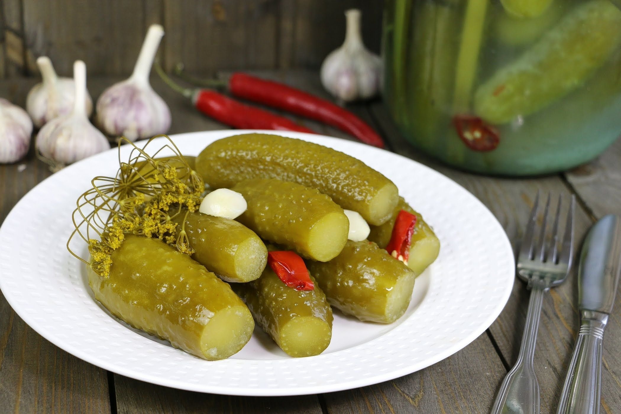 Огурцы маринованные