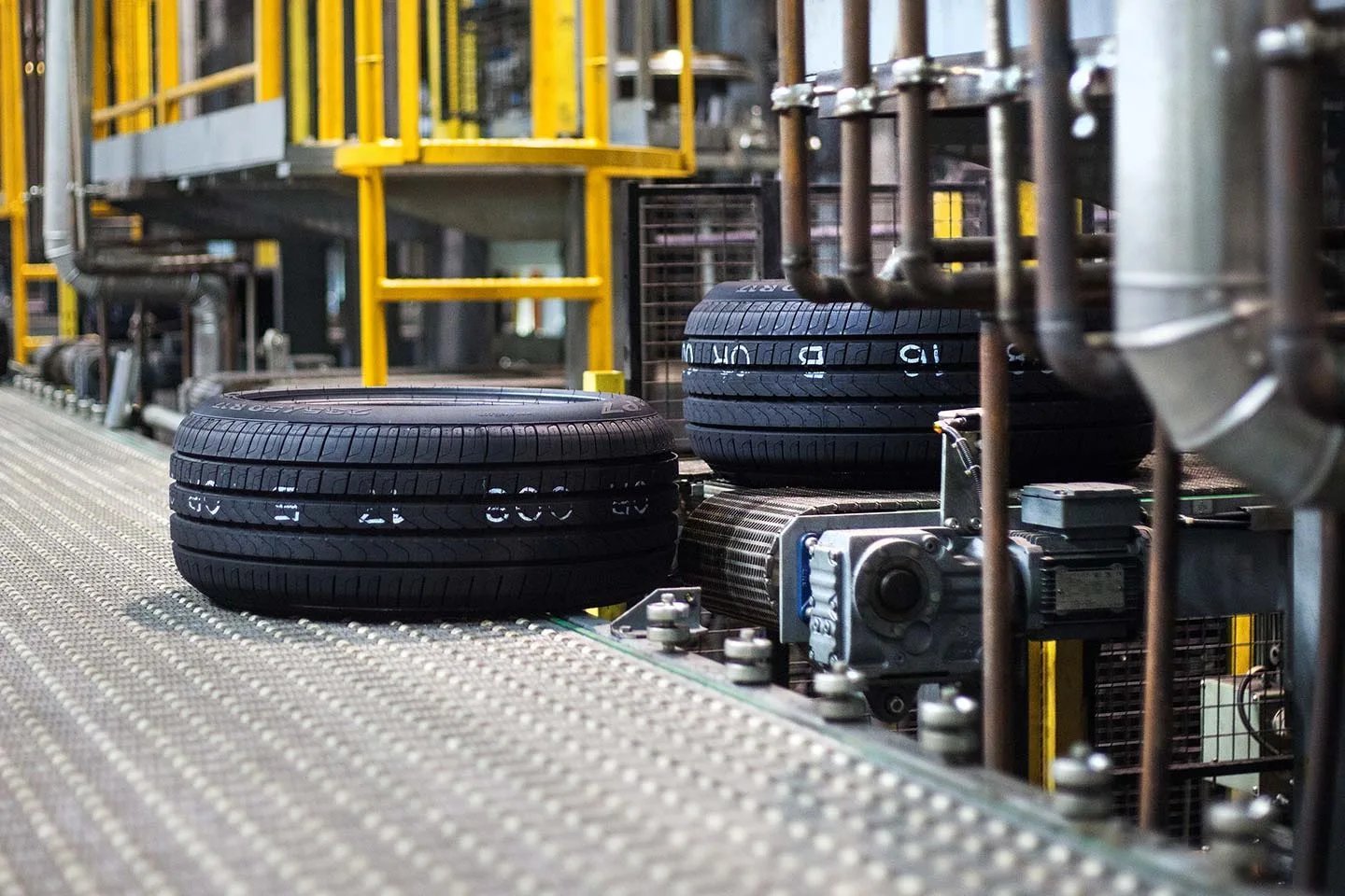 завод по производству шин. завод по производству шин. завод по производству шин. завод по производству шин. грузовые шины.