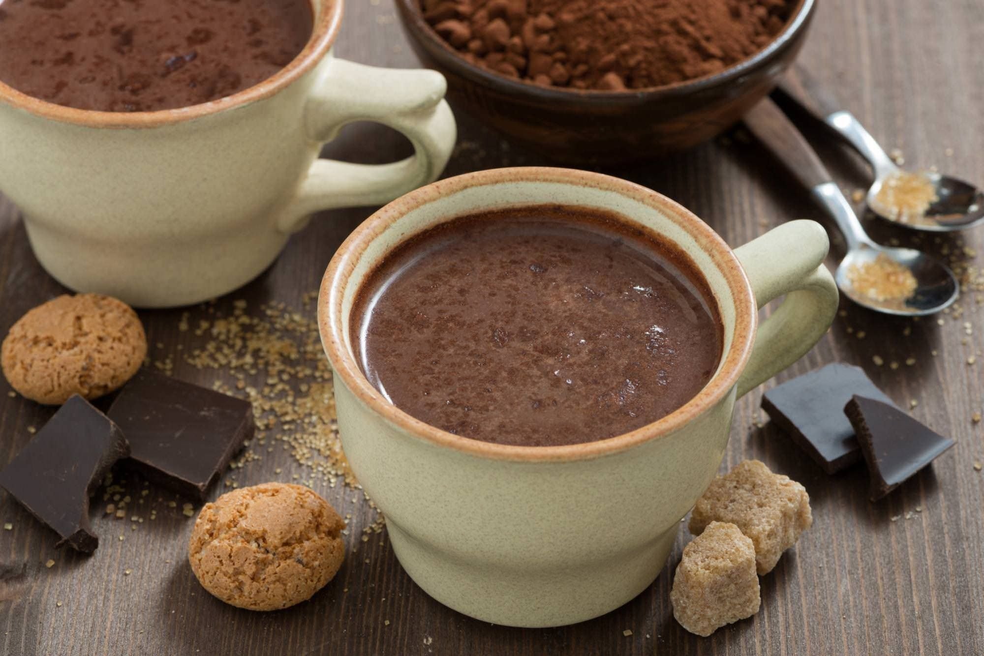 Как варить какао. Какао на воде. Горячий шоколад Cacao. Какао напиток. Вкусный горячий шоколад.