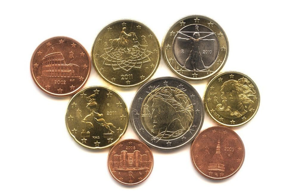 Евроценты монеты италии. Коллекция монет из пятерочки. Разложите монеты. Разложи монетки по копилкам. Подарок из 10 рублевых монет.