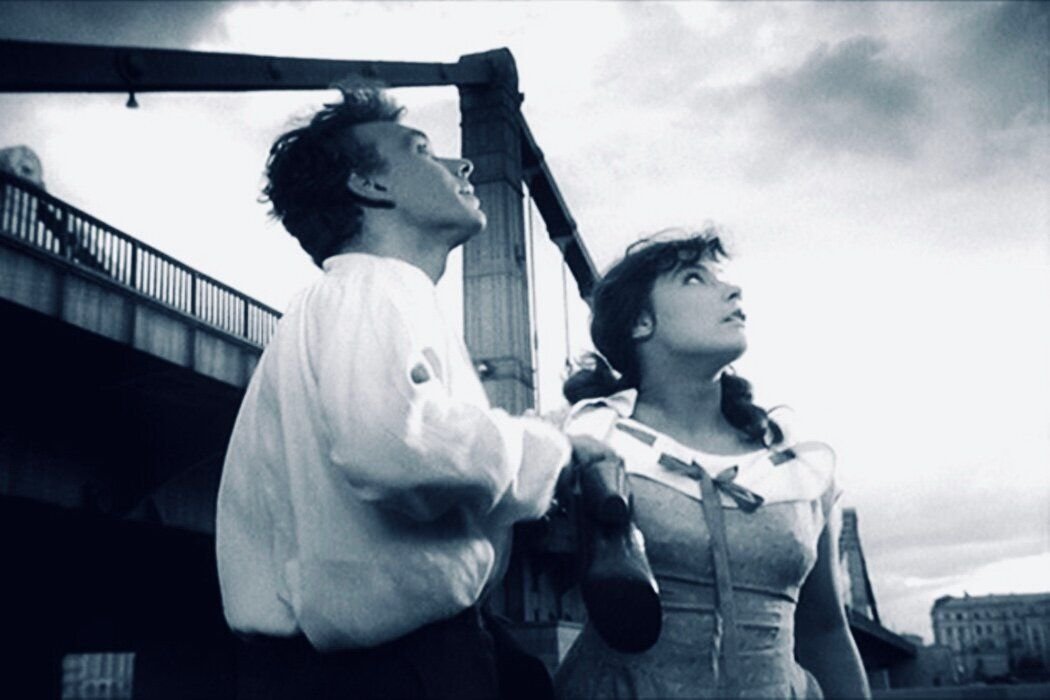 До летели. Летят Журавли" (Режиссер м. к. Калатозов, 1957).