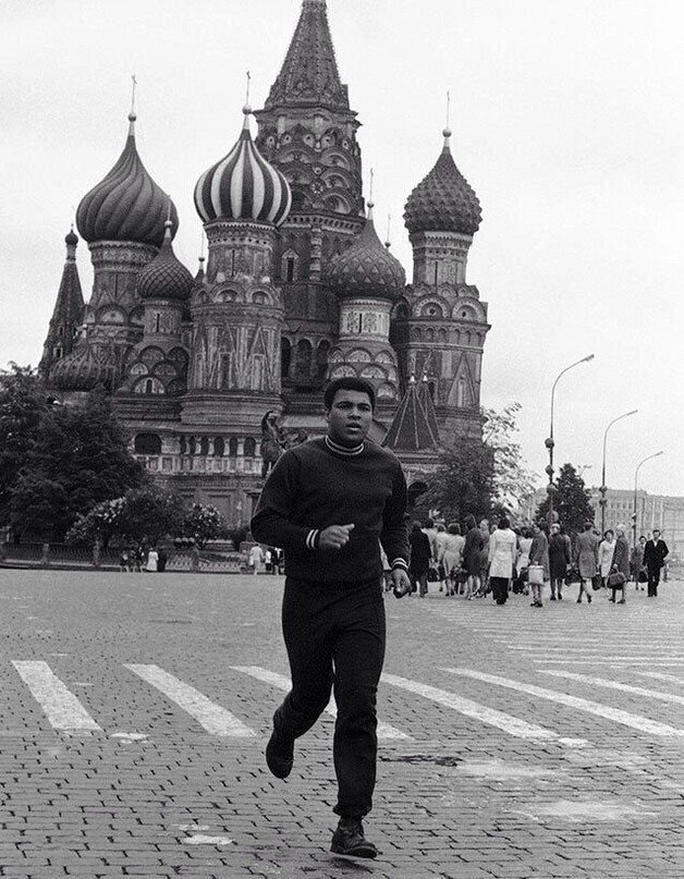 Али в москве