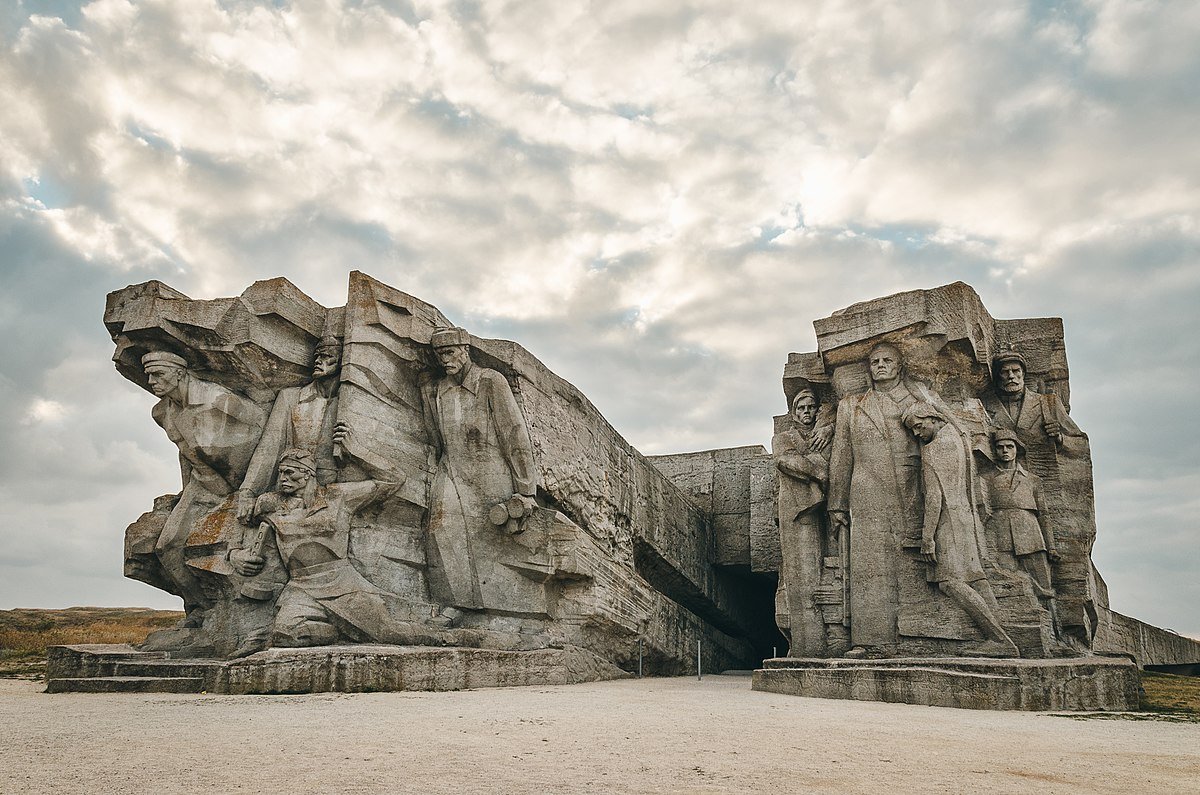 мемориал аджимушкайские каменоломни. аджимушкай в керчи. аджимушкай в керчи. каменоломня аджимушкай керчь. керчь памятник аджимушкайские каменоломни.