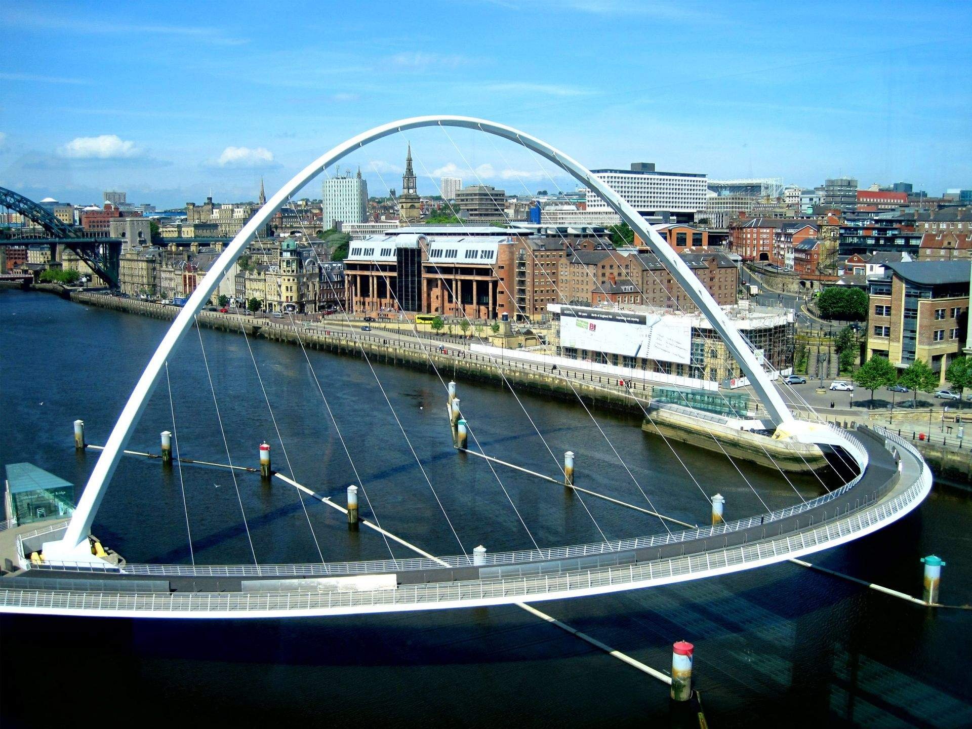 Фотография тысячелетия. Мост тысячелетия (Gateshead Millennium Bridge). Мост Миллениум в Гейтсхед, Англия. Мост Миллениум, Гейтсхед, 2001. Gateshead Millennium Bridge, Ньюкасл,.