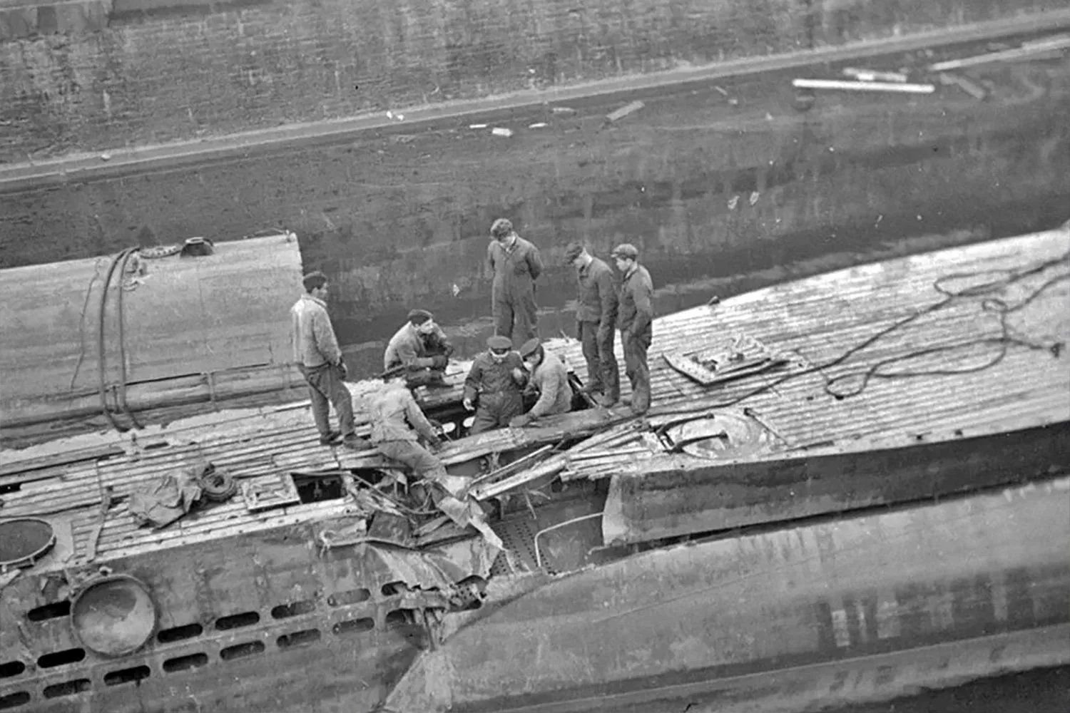 Пл 250. Немецкая подводная лодка u-250. Подводная лодка u-250 в Кронштадте. Потопленная в Выборге подводная лодка u250. Подводная лодка u96 затонула.
