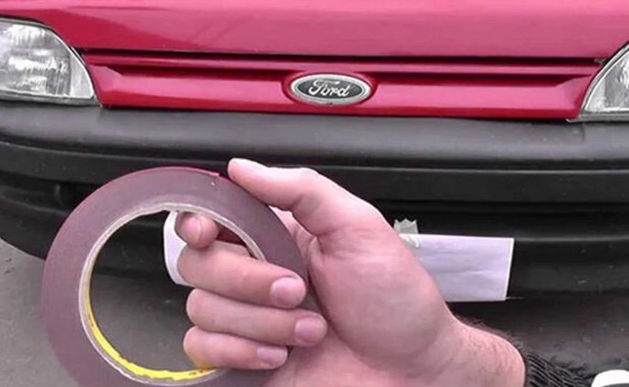 След от наклейки. Резинка для снятия двухстороннего скотча. Очиститель двухстороннего скотча 3м. Скотч для натяжных потолков. Чем можно снять двухсторонний скотч.