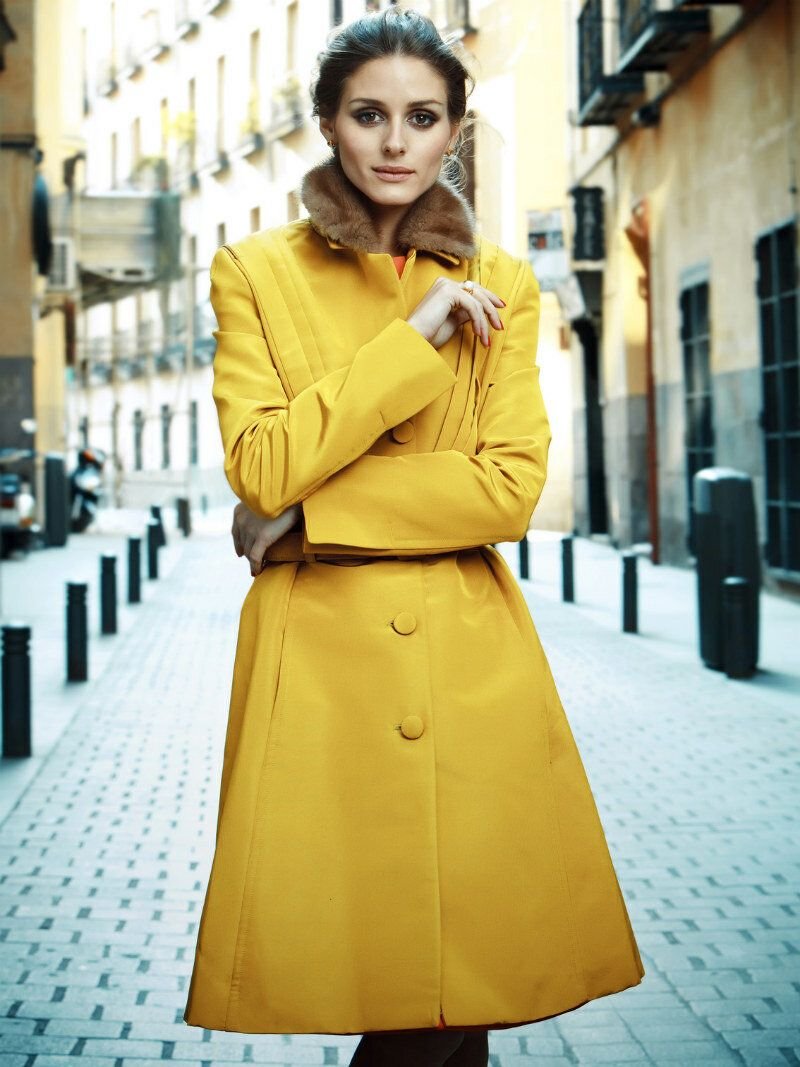 Одри Хепберн в желтом пальто
