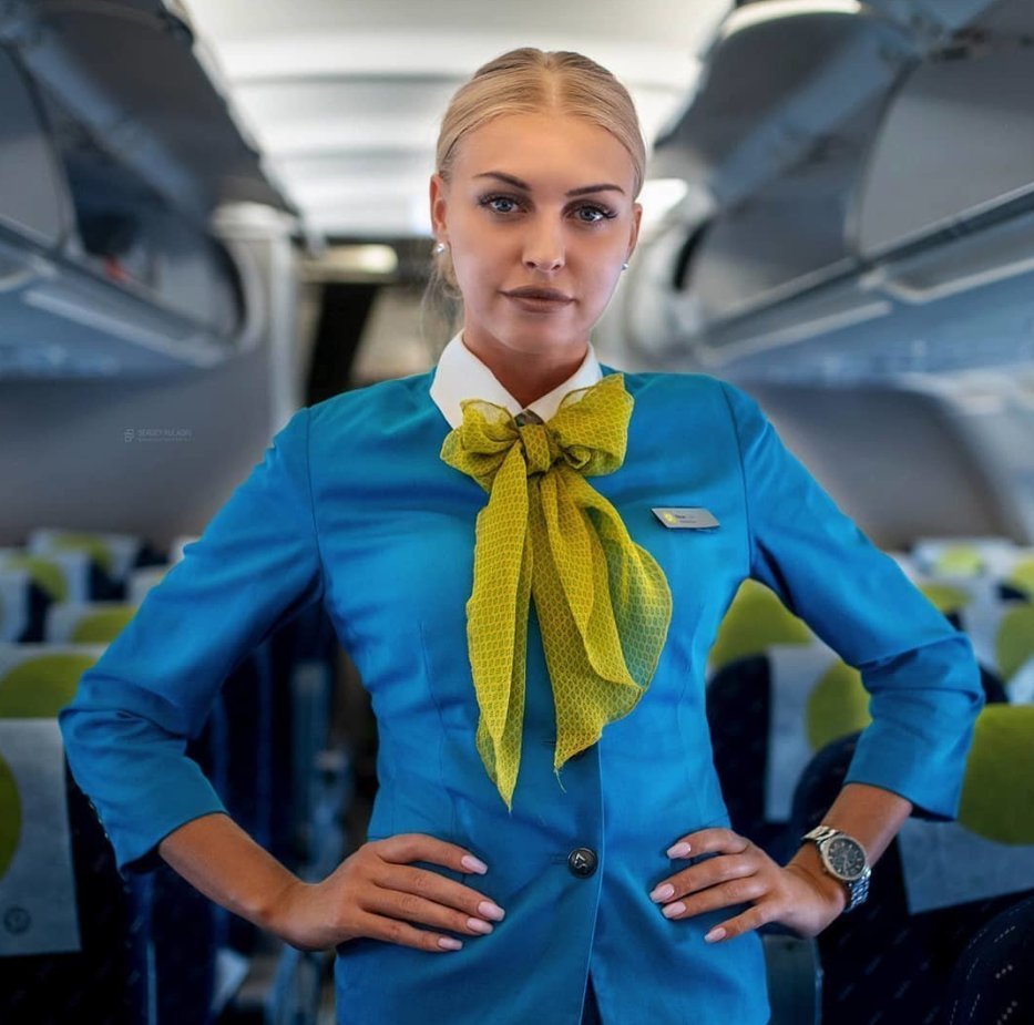 Бортпроводник вакансии. Стюардесса s7 Эмбраер. S7 стюардесса Елена. S7 Airlines форма бортпроводников. Бортпроводница s7 Airlines.