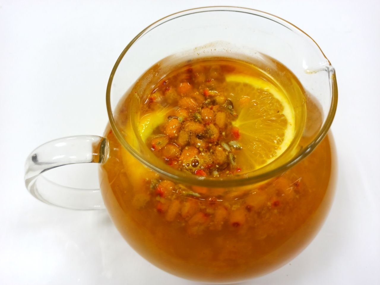 Облепиховый чай как приготовить из замороженной облепихи. Апельсин облепиха имбирь. Чай с облепихой и апельсином. Чай облепиха маракуйя. Чай с облепихой розмарином и апельсином.