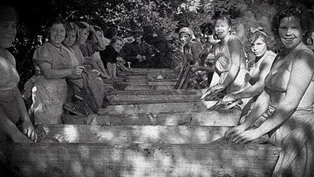 Женской бане женщины. Советская женская баня. Советские женщины в бане. Советская общественная баня. Женская общественная баня.