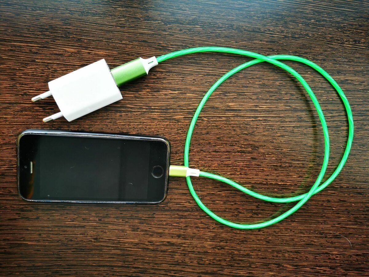 Починка провода зарядки термоусадка. Отремонтированный провод. Magsafe разбор. Отремонтировать провод зарядки телефона. Сломанный кабель зарядки.