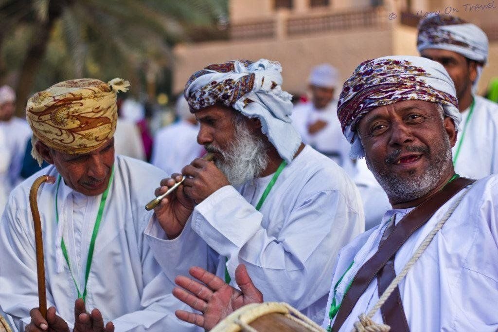 Арабы проживают. Оман арабы-оманцы. Ибадиты Оман. Маскат Оман население. Население Омана 2022.