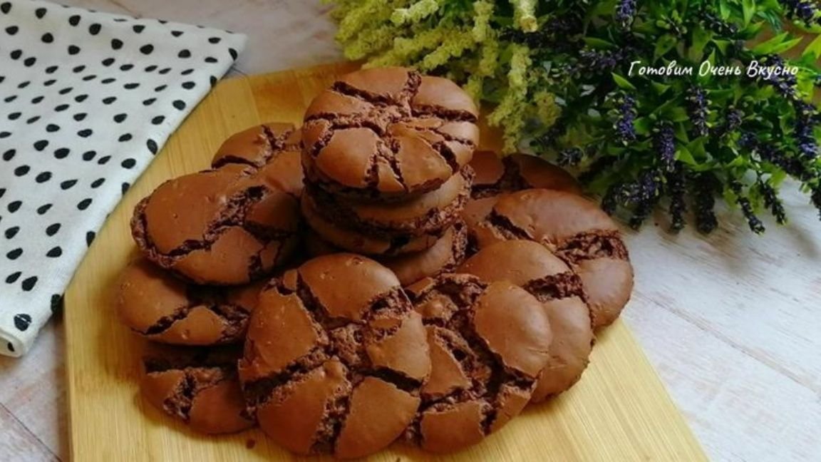 Вкусное шоколадное печенье брауни