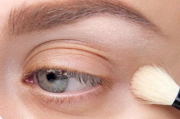 3 важных особенности макияжа, которые подчеркнут зрелый возраст, если на них не обращать внимания