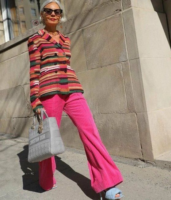 А что после 50 лет розовый носить нельзя: разбираемся на примерах звезд и модниц