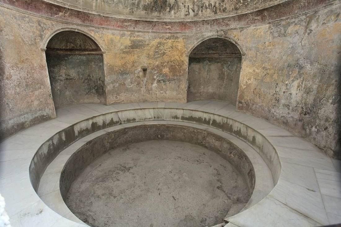 Ванная комната древнего римлянина. Древний Рим термы бани купальни. Стабианские термы в Помпеях. Термы в древнем Риме. Стабиевы термы Помпеи.