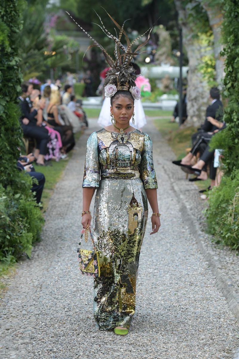 Обилие цветов и красок: роскошные платья от Dolce&Gabbana